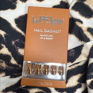 Red Aspen Nail Dashes in “Baylor is Bold in Bronze”